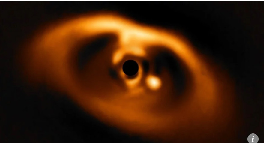 Bức ảnh đầu tiên chụp được sự ra đời của hành tinh mới.