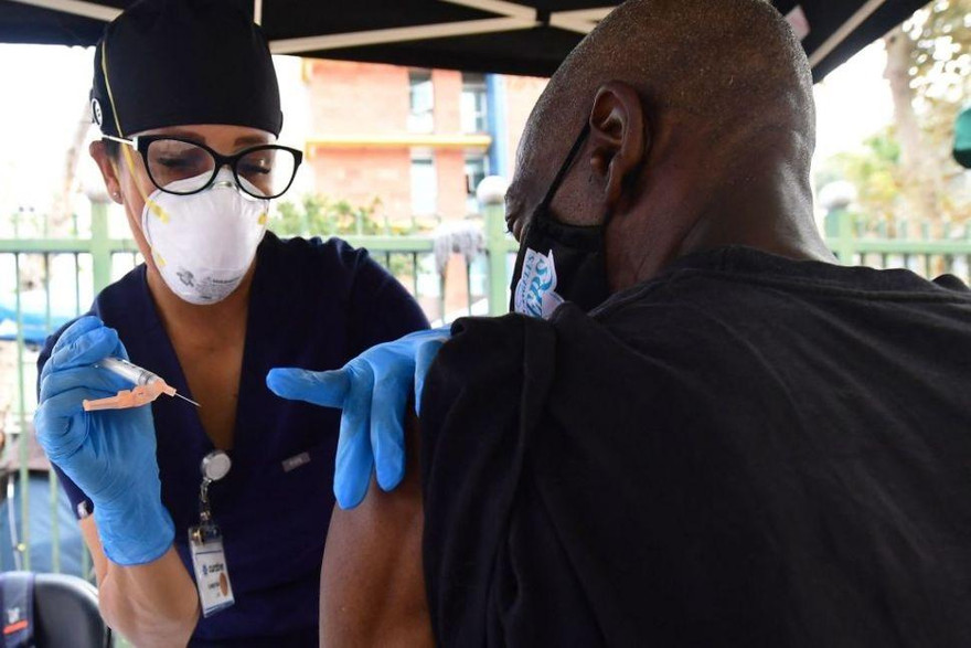 Hơn 70% người mắc COVID-19 ở Mỹ do chưa tiêm chủng.