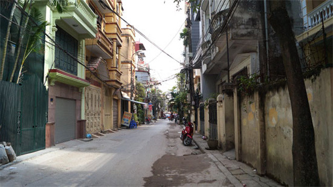 Người dân cho rằng, dự án mở rộng ngõ 381 Nguyễn Khang (Hà Nội) lệch tim đường, gây lãng phí lớn trong GPMB