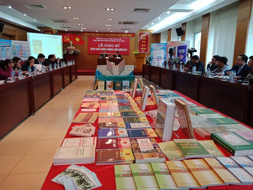 Nhà xuất bản Chính trị quốc gia Sự thật tổ chức lễ công bố sách xuất bản 6 tháng cuối năm 2017