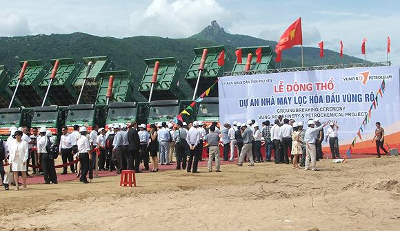 Sau lễ động thổ hoành tráng, Dự án nhà máy lọc hóa dầu Vũng Rô vẫn chỉ nằm trên giấy, và nay bị khai tử. Ảnh: IE.