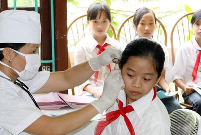 Theo quy định mức đóng BHYT hàng tháng của học sinh, sinh viên bằng 4,5% mức lương cơ sở (tức là 4,5% x 1.390.000 đồng/tháng). Trong đó, học sinh, sinh viên chỉ cần đóng 70% chi phí, còn 30% còn lại sẽ được nhà nước hỗ trợ. Ảnh minh hoạ: Internet