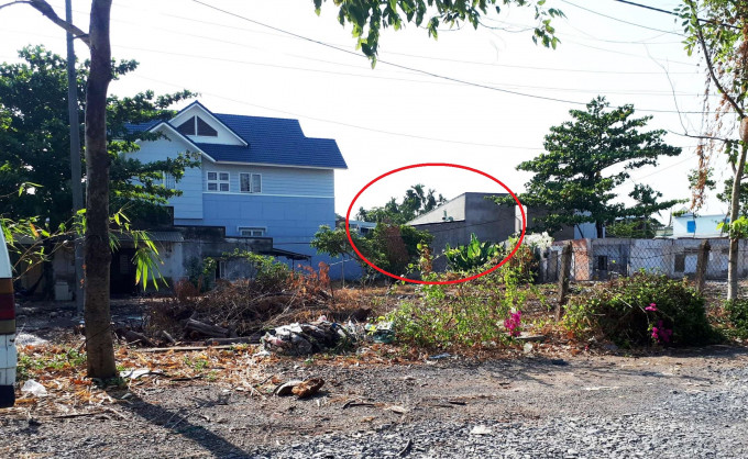 Căn nhà cấp 4 xây không phép nằm ngay phía sau căn biệt thự số 575/1 đường Kha Vạn Cân. Ảnh: Phapluatplus.