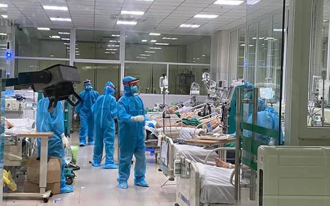 Điều trị cho bệnh nhân mắc COVID-19 tại BV Bệnh Nhiệt đới TƯ. Ảnh minh họa: Internet