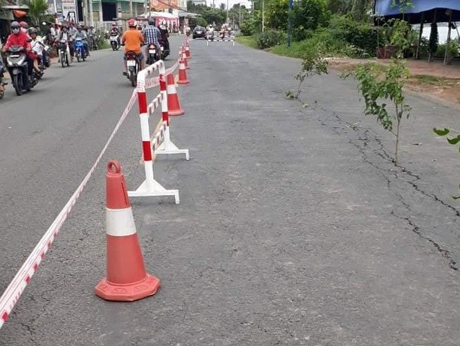 Vị trí sạt lở dài khoảng 140m trên Quốc lộ 91 qua An Giang. Ảnh: Kim Hà.