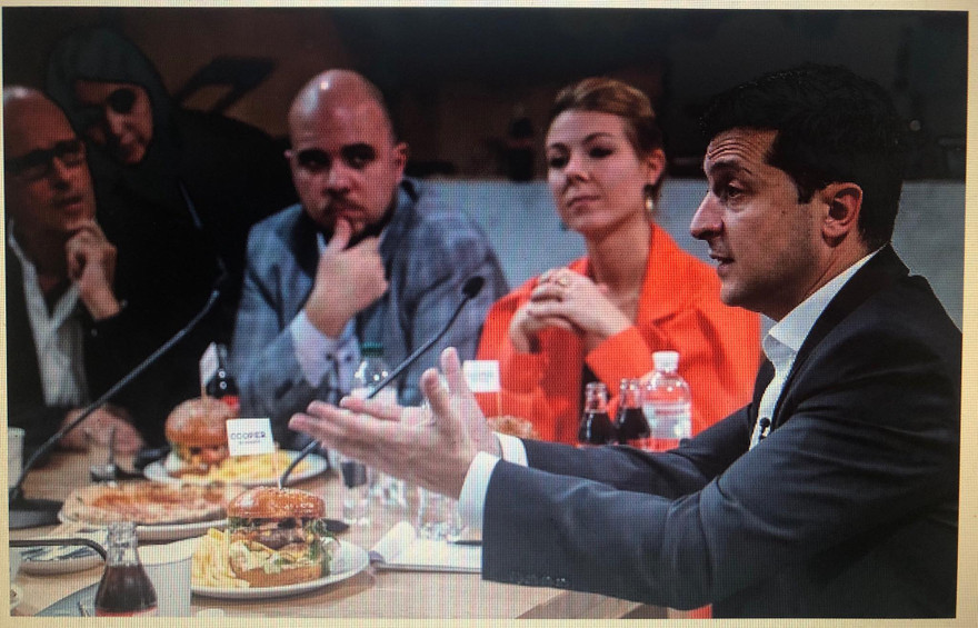 Tổng thống Ukraine Vladimir Zelenskiy tại cuộc họp báo kéo dài 14 giờ đồng hồ.