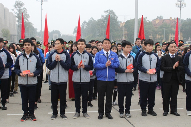 Các đoàn viên, thanh niên ưu tú Thủ đô tại lễ báo công dâng Bác