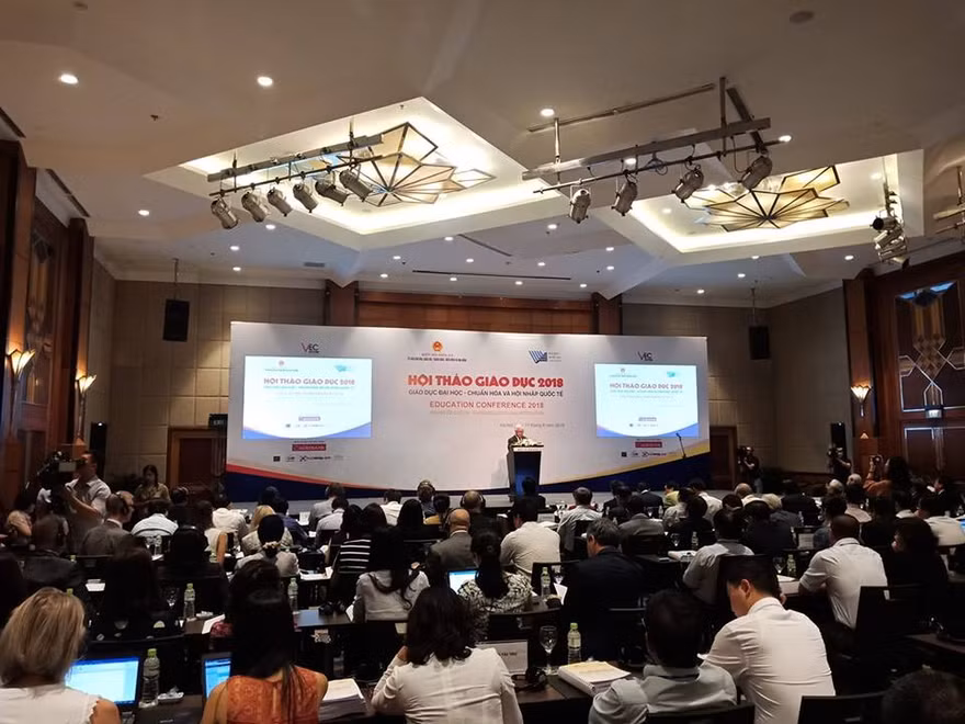 Hội thảo giáo dục 2018 với chủ đề “Giáo dục đại học – Chuẩn hóa và hội nhập quốc tế”.