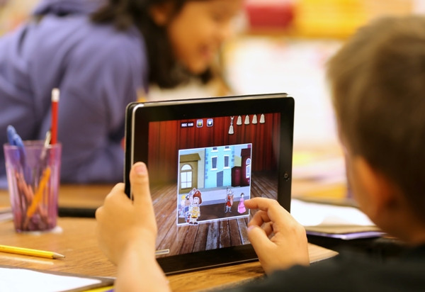 Nguyên nhân có thể do trẻ được nuông chiều quá mức hoặc do ức chế, căng thẳng thần kinh tích tụ kéo dài. Ảnh minh hoạ: Internet