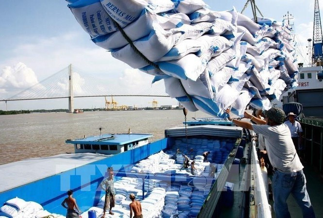 Bộ Công Thương cho hay, đã có báo cáo gửi Thủ tướng về tổng thể các vấn đề liên quan đến những “lùm xùm” xung quanh xuất khẩu gạo