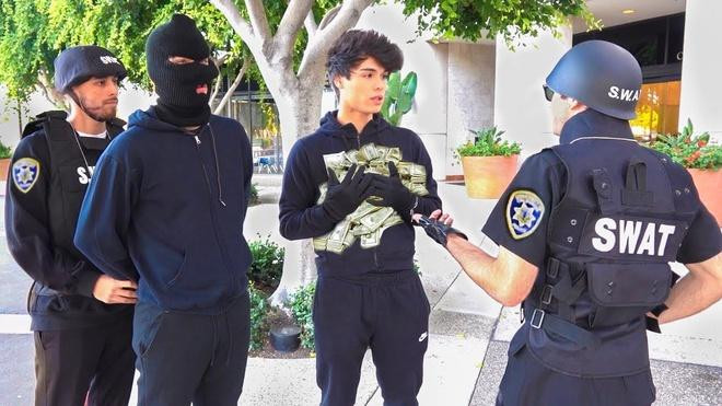 Đóng giả cướp để quay video câu view, anh em YouTuber đình đám đối diện án tù