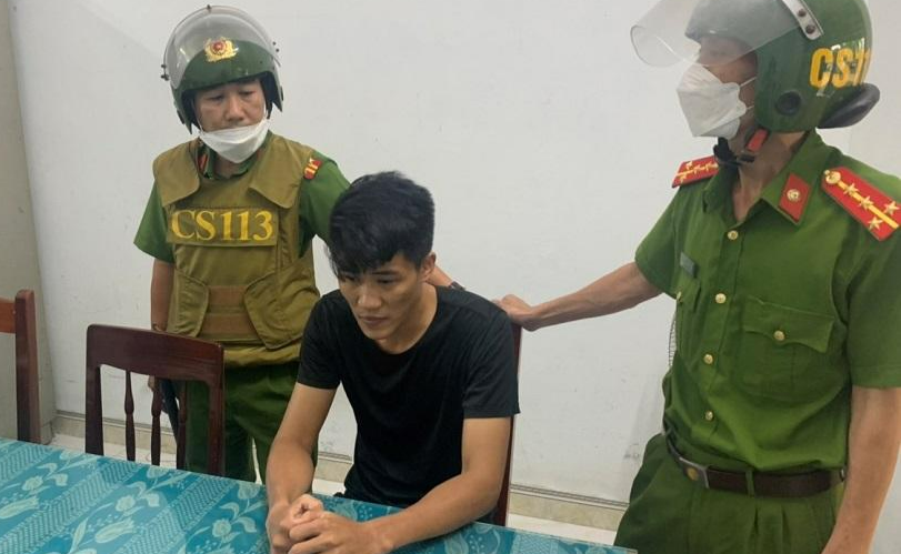 Đối tượng tên N.K.C. (37 tuổi, trú thôn 2, xã Nghĩa Dõng, TP Quảng Ngãi, tỉnh Quảng Ngãi) tại cơ quan công an. Ảnh (CACC)