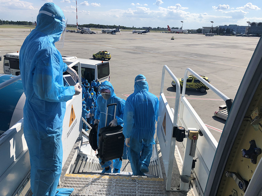 Bộ GTVT sẽ dừng cấp phép bay quốc tế nếu hãng nào để các thành viên tổ bay vi phạm quy định về cách ly.