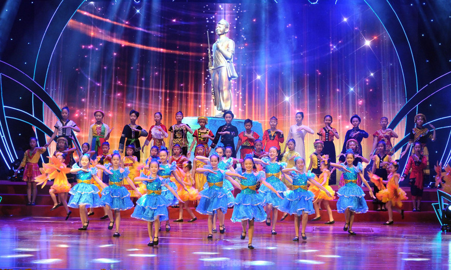 Thiếu nhi biểu diễn văn nghệ tại Đại hội cháu ngoan Bác Hồ toàn quốc lần thứ IX, năm 2020