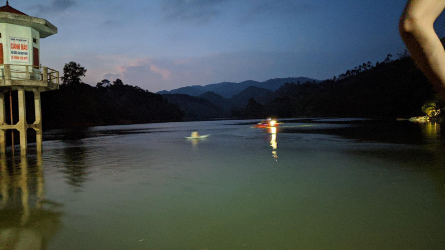 Hồ đập Nà Tâm khá rộng và sâu, nơi có nhiều người dân đến tụ tập giao lưu, tắm .Ảnh: TL