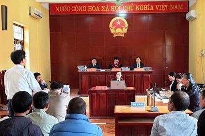 Quang cảnh phiên tòa .Ảnh: T. Huyền