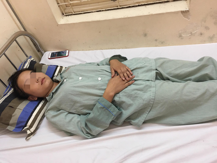 Bệnh nhân A đang được điều trị tích cực tại bệnh viện .Ảnh: ĐK