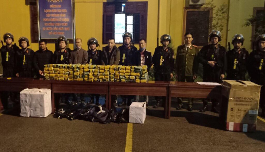 Tại nhà ở và "tổng kho" ma túy ở huyện Chương Mỹ, Hà Nội, lực lượng công an đã bắt giữ 3 đối tượng và 200 kg ma túy đá .Ảnh: Duy Chiến