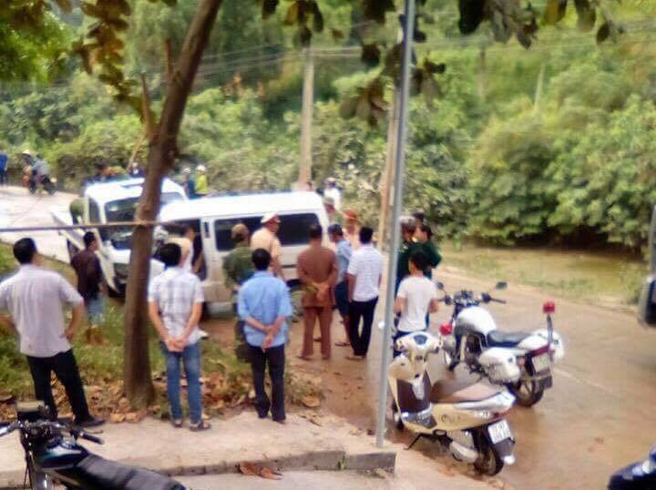 Lực lượng CSGT Công an huyện Hữu Lũng huy động phương tiện đặc chủng truy bắt xe Suzuki chở pháo nhập lậu *ảnh: HL