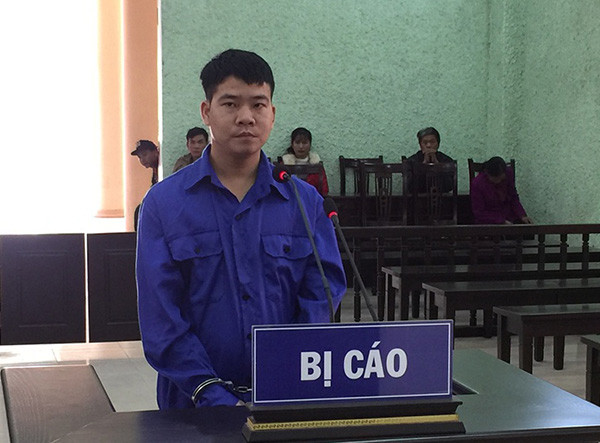 Bị cáo Núi ra tòa lĩnh án .Ảnh: T. Duyên