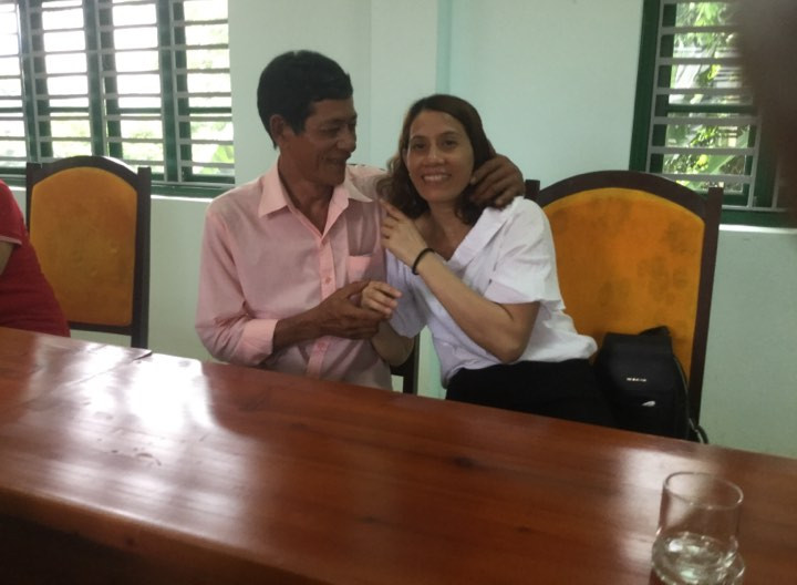 Anh em mừng tủi gặp nhau trước khi rời Lạng Sơn về quê .Ảnh: Duy Chiến