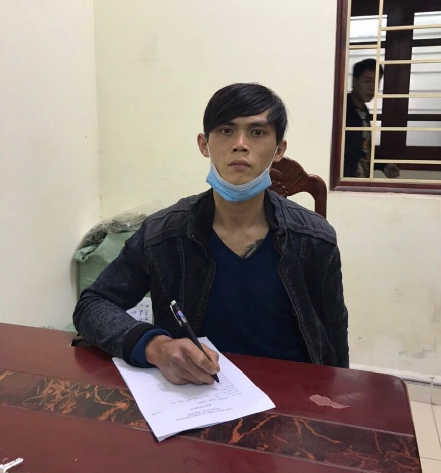 Đối tượng Đoàn Quốc Dũng khai nhận hành vi tại cơ quan công an. Ảnh: Duy Chiến 