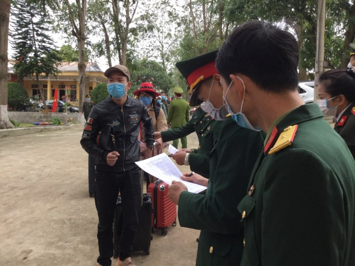 Sáng nay (18/2) có 40 người sẽ rời khỏi đơn vị Trung đoàn 123 và 40 người sẽ về vào buổi chiều cùng ngày .Ảnh: Duy Chiến