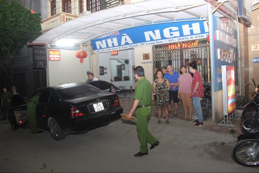 Lực lượng công an khám nghiệm hiện trường, điều tra vụ án. Ảnh: Duy Chiến