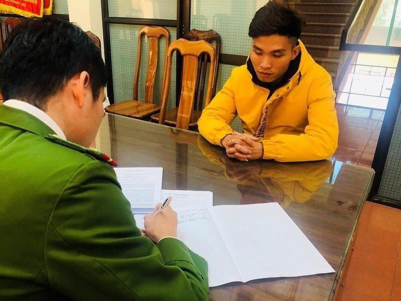 Hoàng Minh Dũng khai nhận hành vi tại cơ quan công an. Ảnh: Anh Khoa