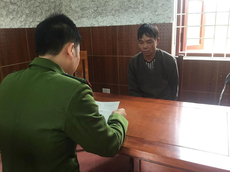 Đối tượng Tiến (bìa phải) khai nhận hành vi tại cơ quan công an *ảnh: Duy Chiến