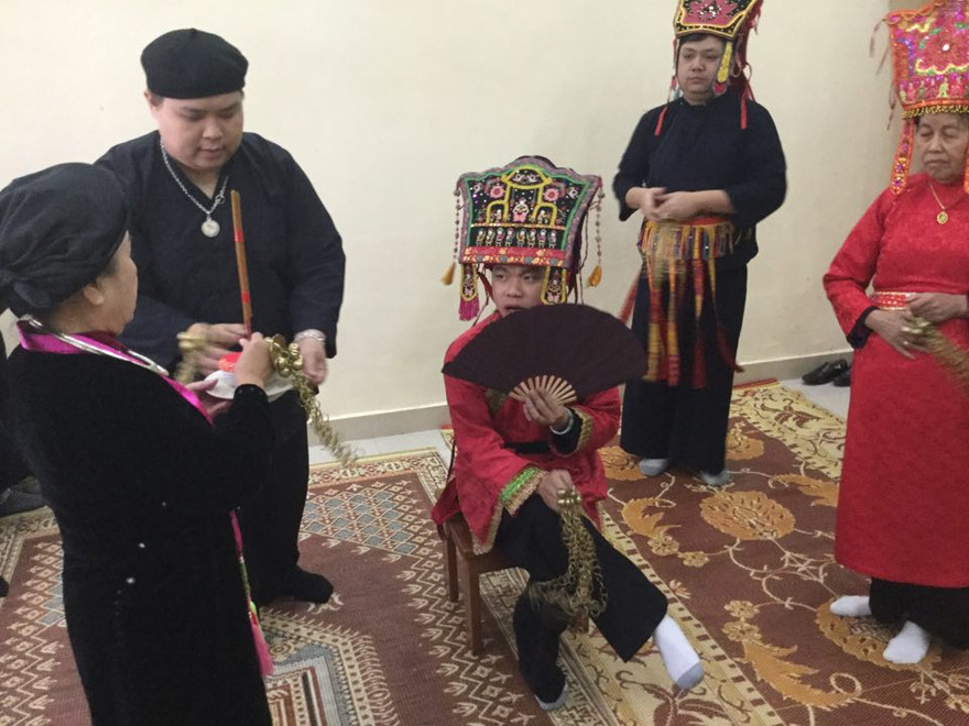 Các nghi lễ cúng thần được các Thầy Mo, Thầy Tào hành lễ chu đáo trong ngày xuân. Ảnh: Duy Chiến