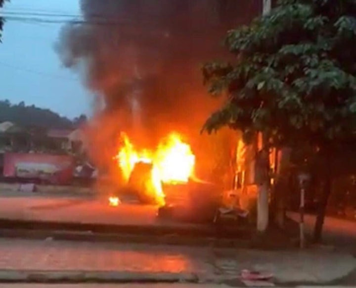 Hiện trường vụ cháy xe ô tô .Ảnh: Duy Chiến