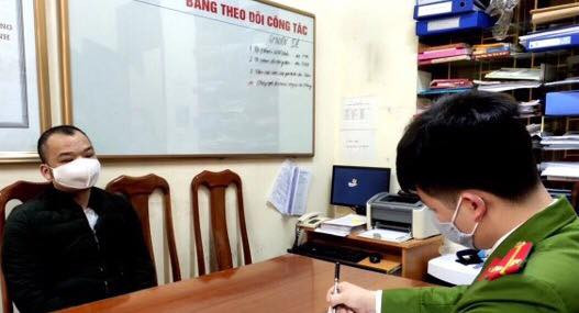 Đối tượng Y khai báo tại cơ quan công an Lạng Sơn .Ảnh: Nguyễn Thái