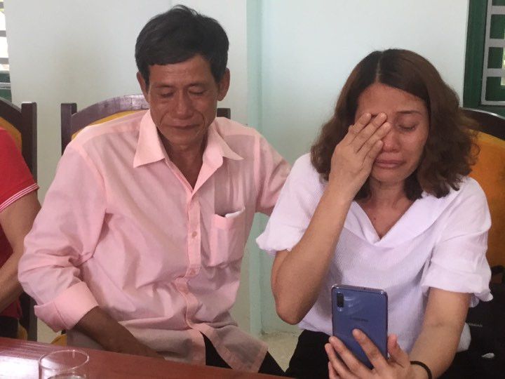 Bao năm xa cách, cô Hon nước mắt tràn ngập ngày hội ngộ. - Ảnh: Duy Chiến