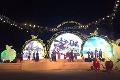 Màn hát múa chào mừng Khai hội .Ảnh: Duy Chiến