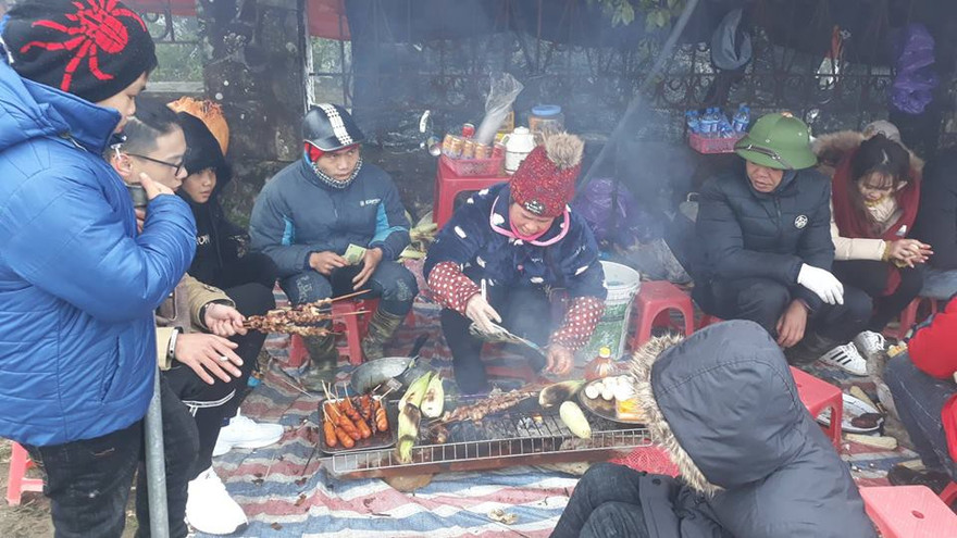 Các món ăn nướng, nóng hút khách *ảnh: Mai Hảo