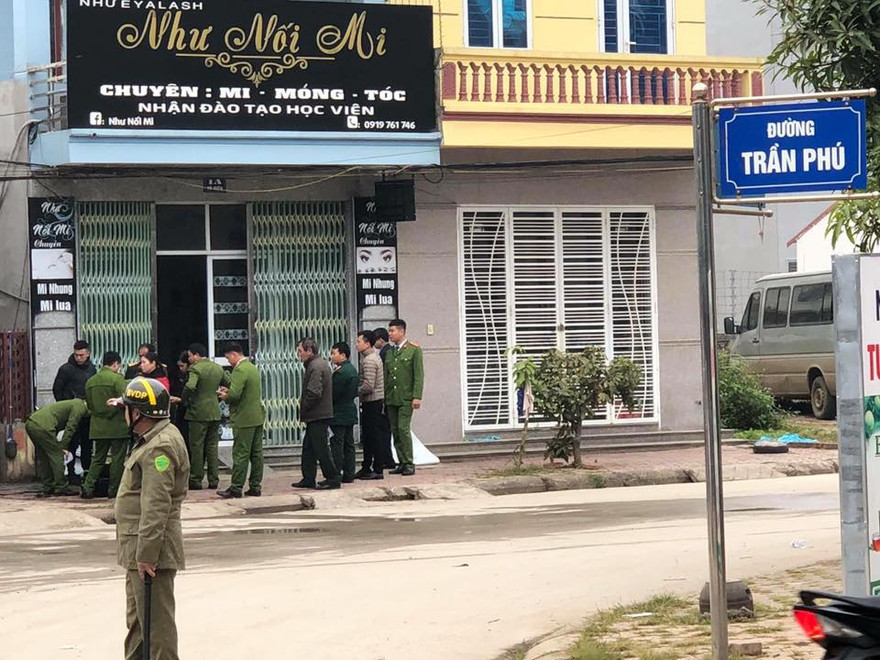 Lực lượng chức năng địa phương tiến hành tháo gỡ thành công quả lựu đạn. Ảnh: TL