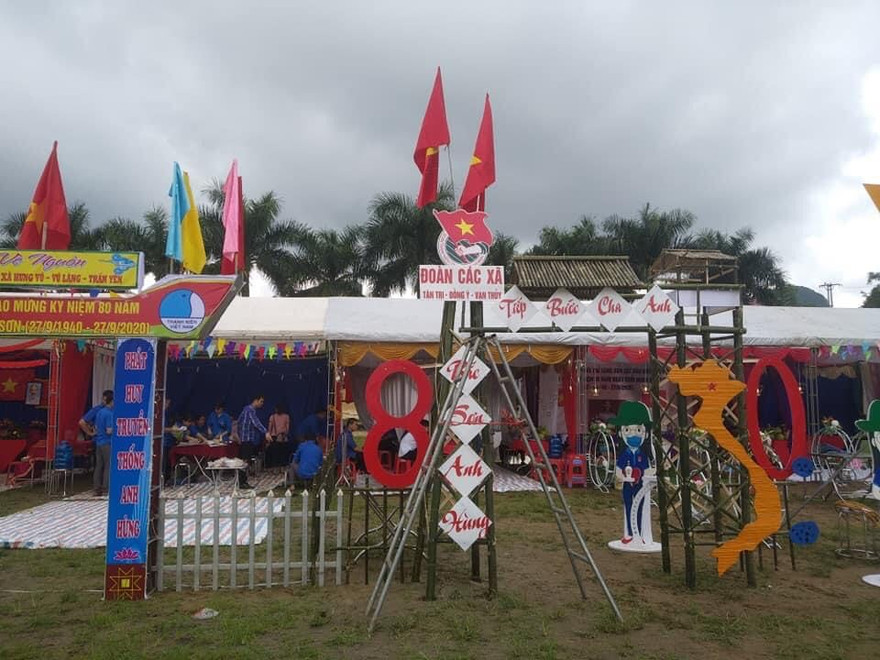 Nhiều trại được trang trí công phu, đẹp mắt .Ảnh: Duy Chiến