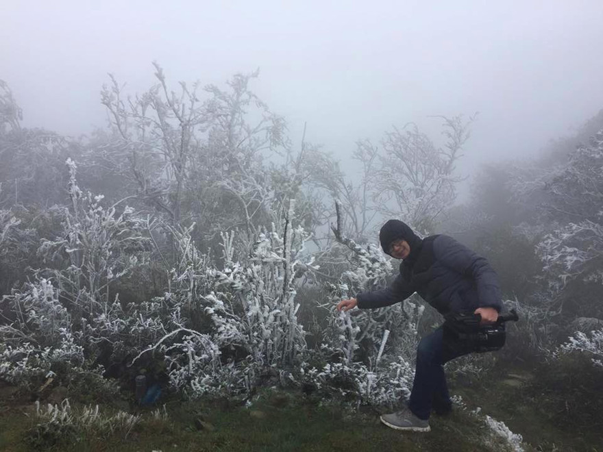 Phóng viên tác nghiệp ở Mẫu Sơn