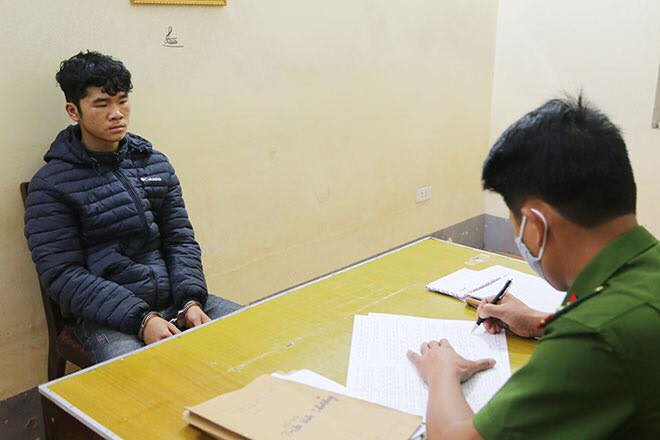 Đối tượng Thưởng khai nhận hành vi tại cơ quan công an .Ảnh: A. Khoa