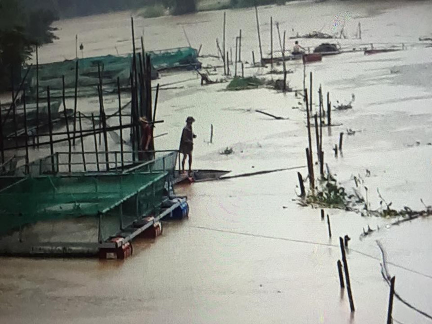 Khu vực ông Tuấn gặp nạn nước lũ đang dâng cao *ảnh: Duy Chiến 