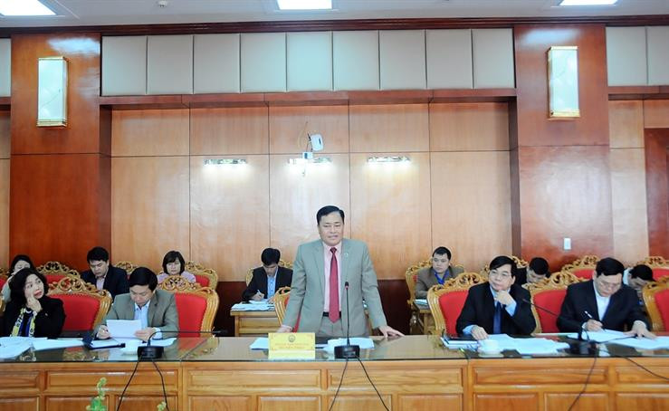 Ông Hồ Tiến Thiệu (giữa) cho biết, tỉnh yêu cầu rà soát lại điểm thi bất thường *ảnh: Tư liệu