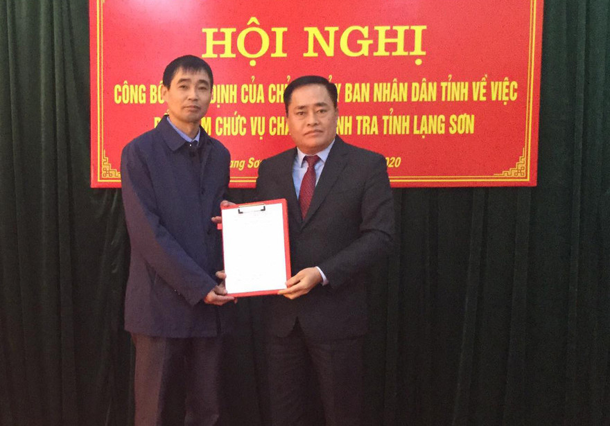 Lãnh đạo tỉnh Lạng Sơn trao quyết định bổ nhiệm ông Đậu Trường An (bìa trái) giữ chức vụ Chánh thanh tra tỉnh Lạng Sơn .Ảnh: Duy Chiến 