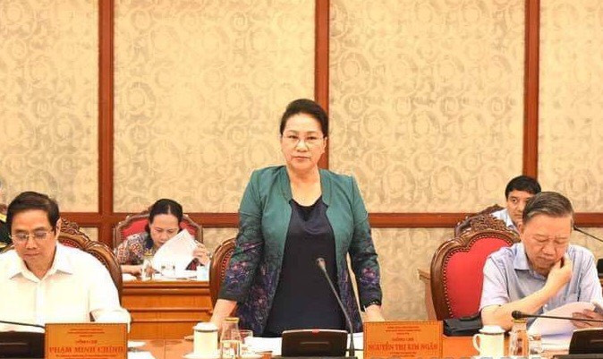 Chủ tịch Quốc hội Nguyễn Thị Kim Ngân (đứng) phát biểu, cho ý kiến về Đại hội tỉnh đảng bộ Lạng Sơn lần thứ XVII .Ảnh: Đ. Quang 