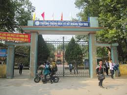 Em L đang là học sinh lớp 7 Trường THCS Hoàng Văn Thụ, TP Lạng Sơn .Ảnh: TL