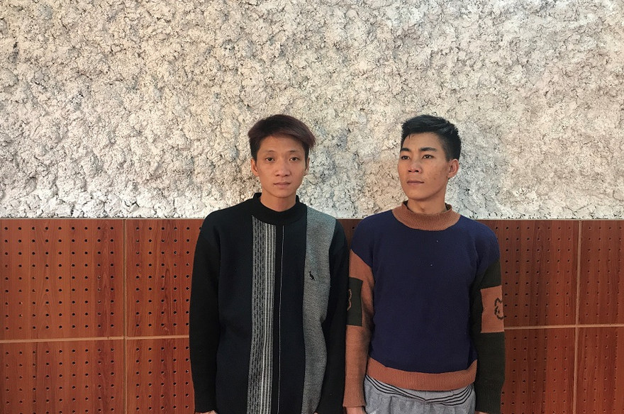 Đối tượng Tuấn và Huy tại cơ quan công an .Ảnh: Huyền Mỹ