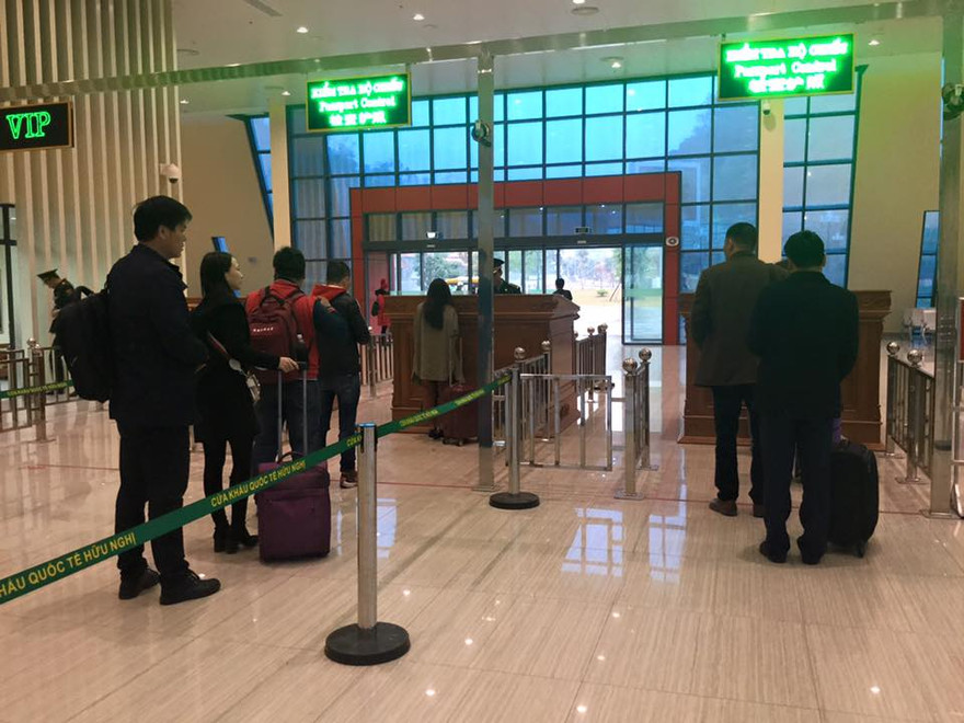 Du khách Trung Quốc nhập cảnh vào Lạng Sơn chơi xuân *ảnh: Duy Chiến