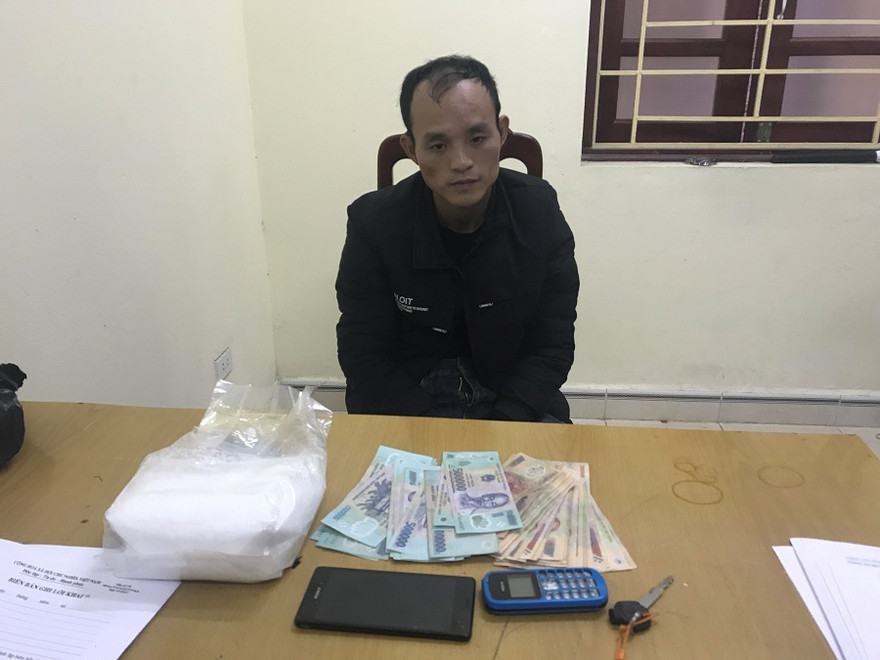 Đối tượng Dương cùng tang vật *ảnh: Huyền Mỹ