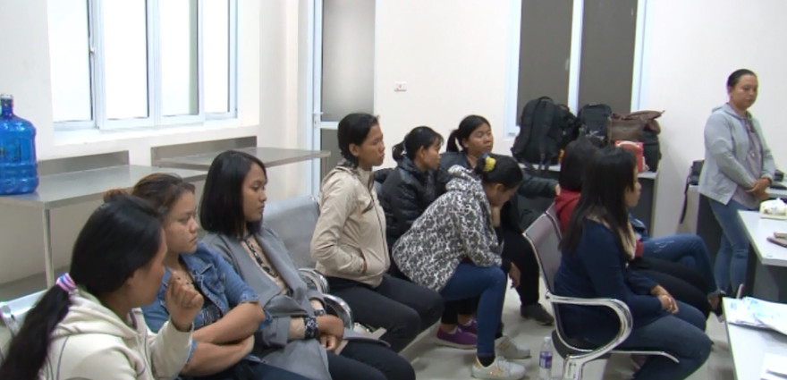 Các công dân Indonesia đang làm thủ tục trao trả về nước *ảnh: CB