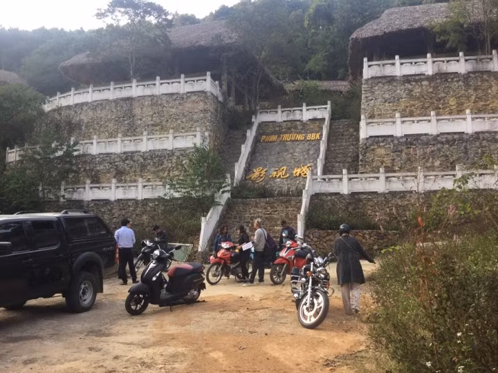 Đoàn kiểm tra liên ngành thành phố Lạng Sơn kiểm tra thực địa phim trường .Ảnh: Duy Chiến